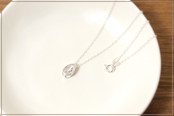 水晶ドロップカットsilver925ベゼルネックレス