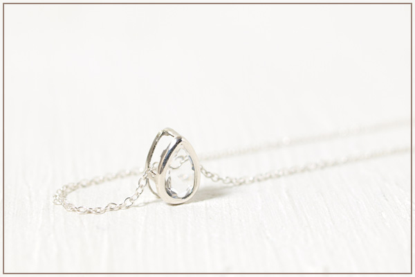 水晶ドロップカットsilver925ベゼルネックレス