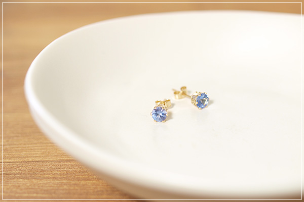 タンザナイトK14GFスタッドピアス