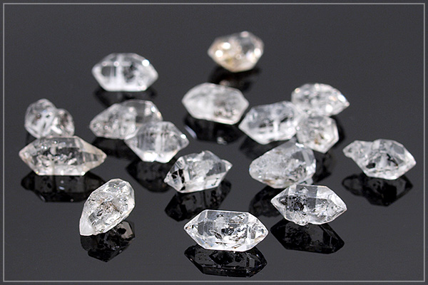 小さな水晶原石silver925チェーンロングピアス・イヤリング