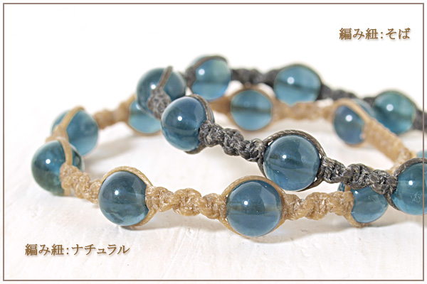 ブルーフローライト8ミリ玉ナチュラルマクラメブレスレット
