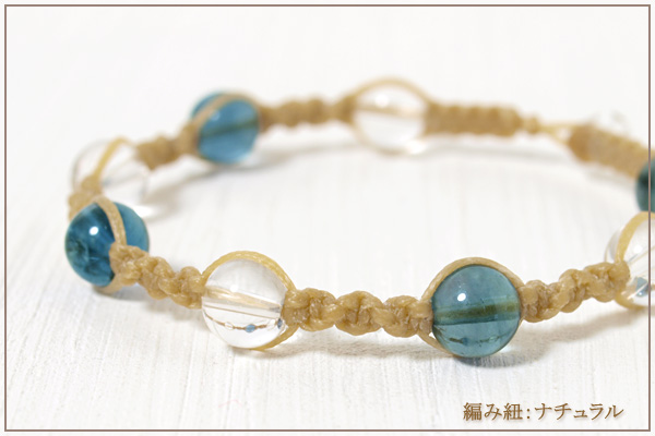 水晶+ブルーフローライト8ミリ玉ナチュラルマクラメブレスレット