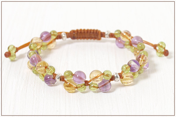 パープルフローライト+シトリン+ペリドット花*花マクラメブレスレット