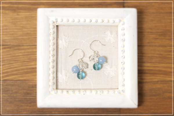 ブルーフローライト+エンジェライト+水晶花*花ピアス・イヤリング