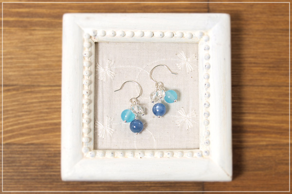 カイヤナイト+シーブルーカルセドニー+水晶花*花ピアス・イヤリング