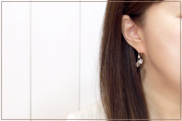 ラブラドライト+ムーンストーン+オブシディアン花*花ピアス・イヤリング
