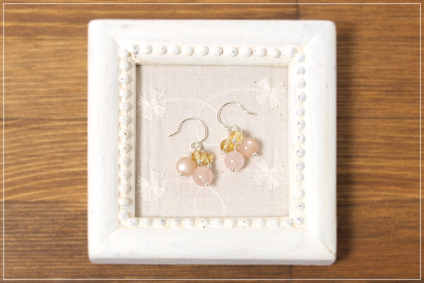 モルガナイト+オレンジムーンストーン+シトリン花*花ピアス・イヤリング