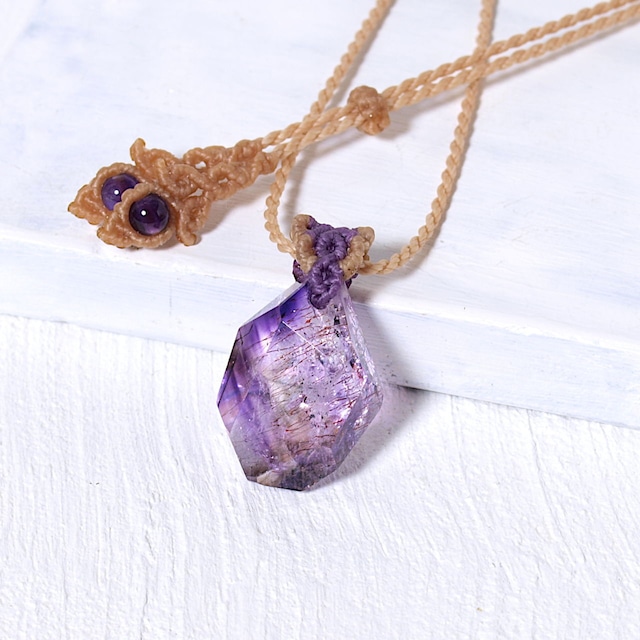【一点物】アメジストエレスチャルタンブルを下げたマクラメネックレスNo.1