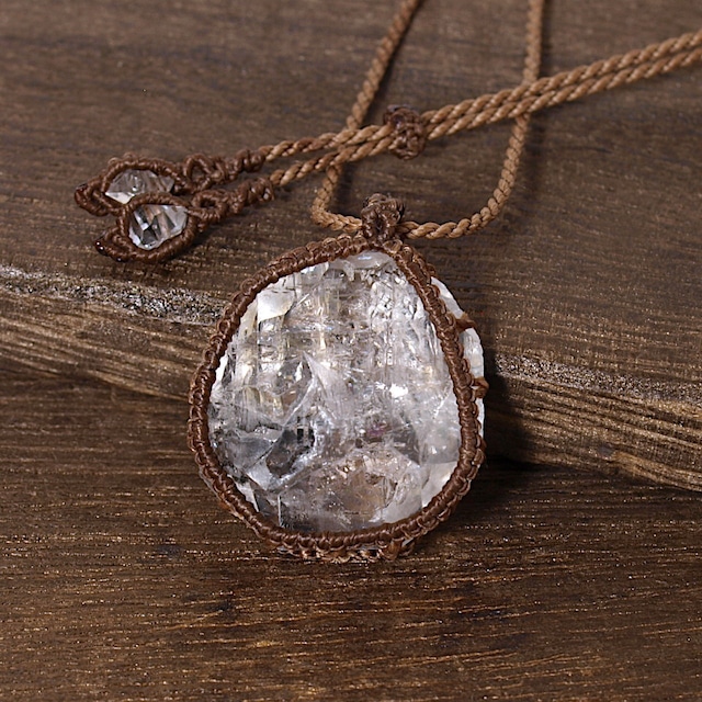 【一点物】大きなハーキマーダイヤモンド原石を包んだマクラメネックレスNo.2