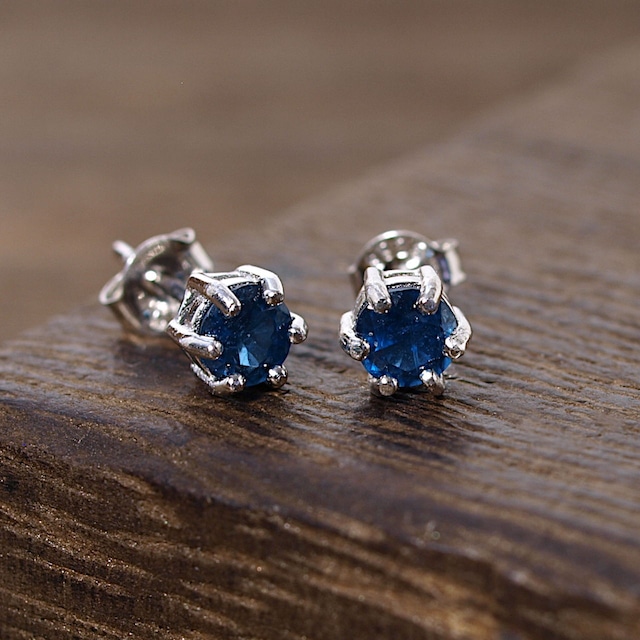 【限定】インディゴブルーカイヤナイトsilver925爪留めスタッドピアス