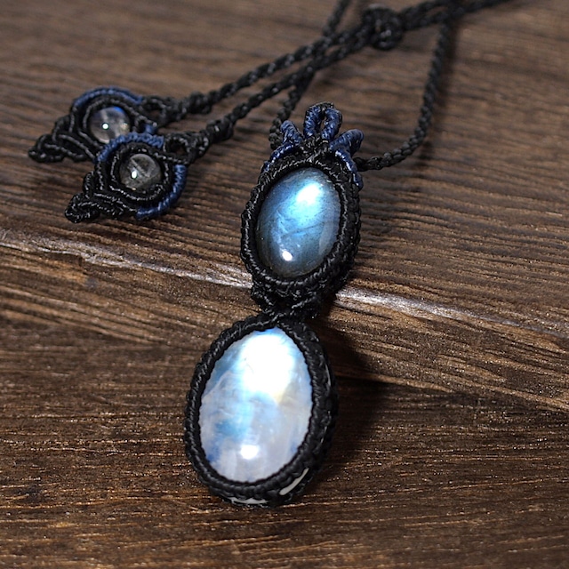 【一点物】ラブラドライト＋レインボームーンストーン連結マクラメネックレスNo.4