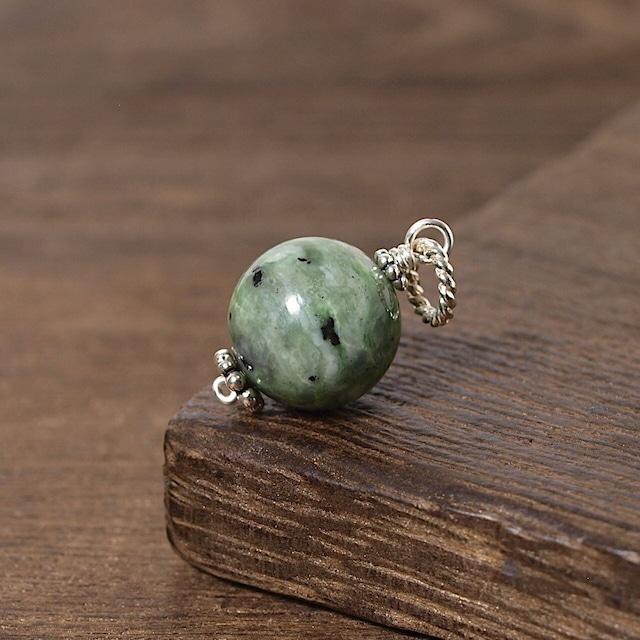 【限定】北海道産翡翠12ミリ玉silver925ペンダントトップ