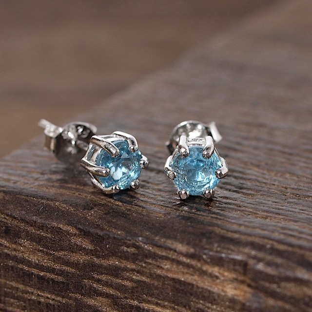 【限定】マダガスカル産ブルーアパタイト爪留めスタッドピアス（silver925）
