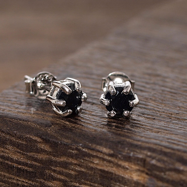 【限定】ブラックサファイアsilver925爪留めスタッドピアス
