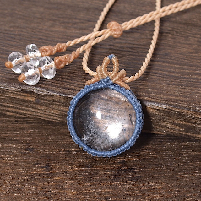 【一点物】水晶ラウンドルースを包んだマクラメネックレスNo.2