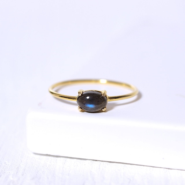 【限定】重ねて楽しむ天然石リング（ブルーラブラドライトオーバル）