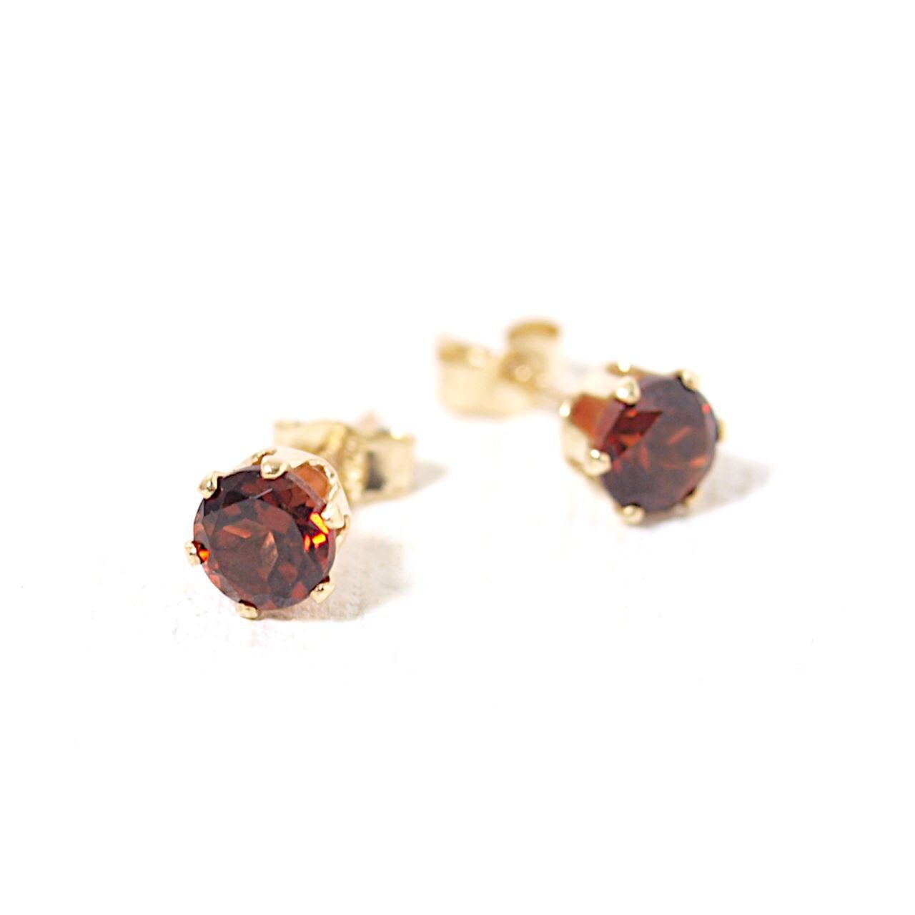 【限定】モザンビークガーネットK14GFスタッドピアス