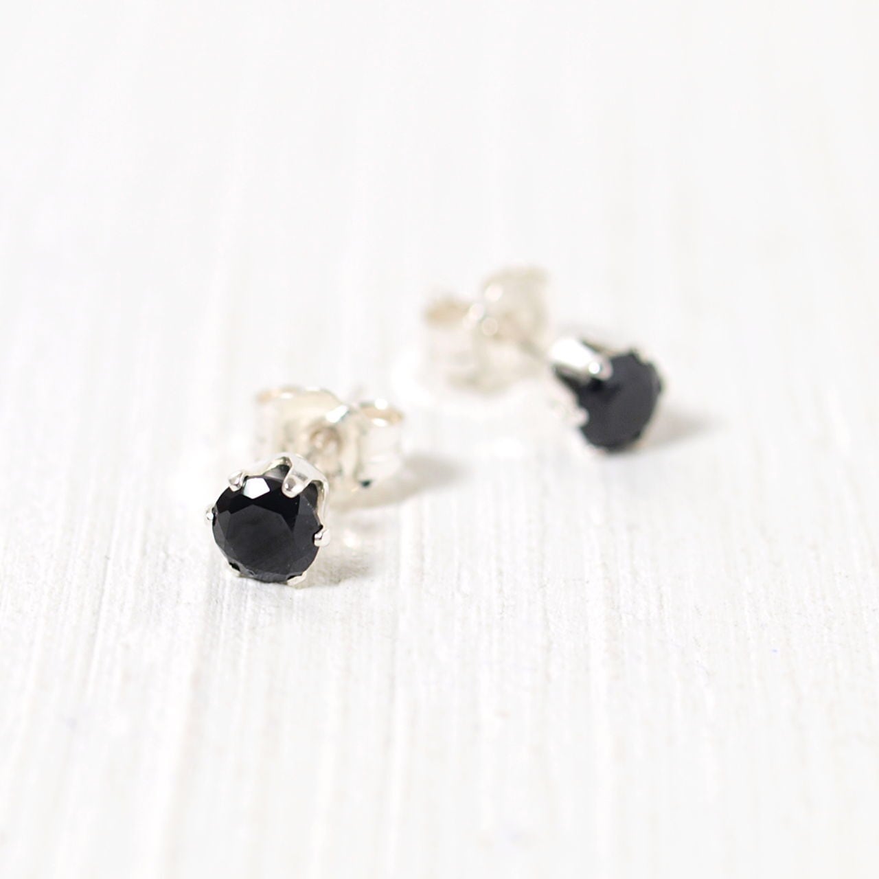 【限定】ブラックスピネルsilver925スタッドピアス