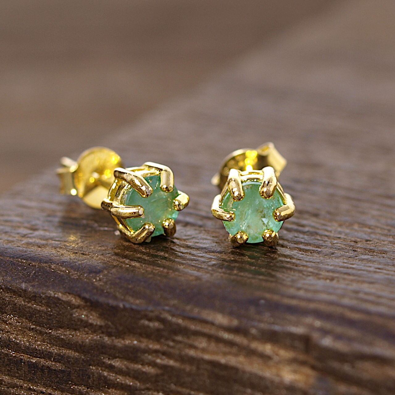 【限定】エメラルドスタッドピアス（K18GP）