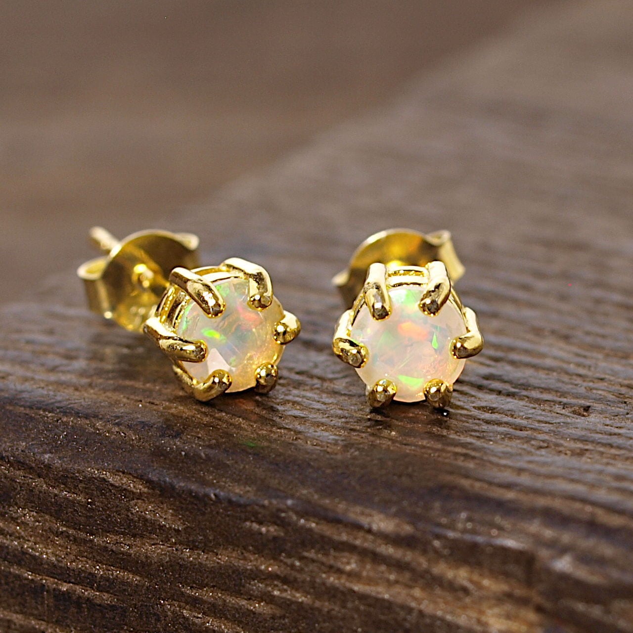 【限定】エチオピア産オパールスタッドピアス（K18GP）